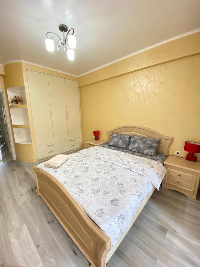 Two Bedroom Large Apartment In Chişinau Exteriör bild