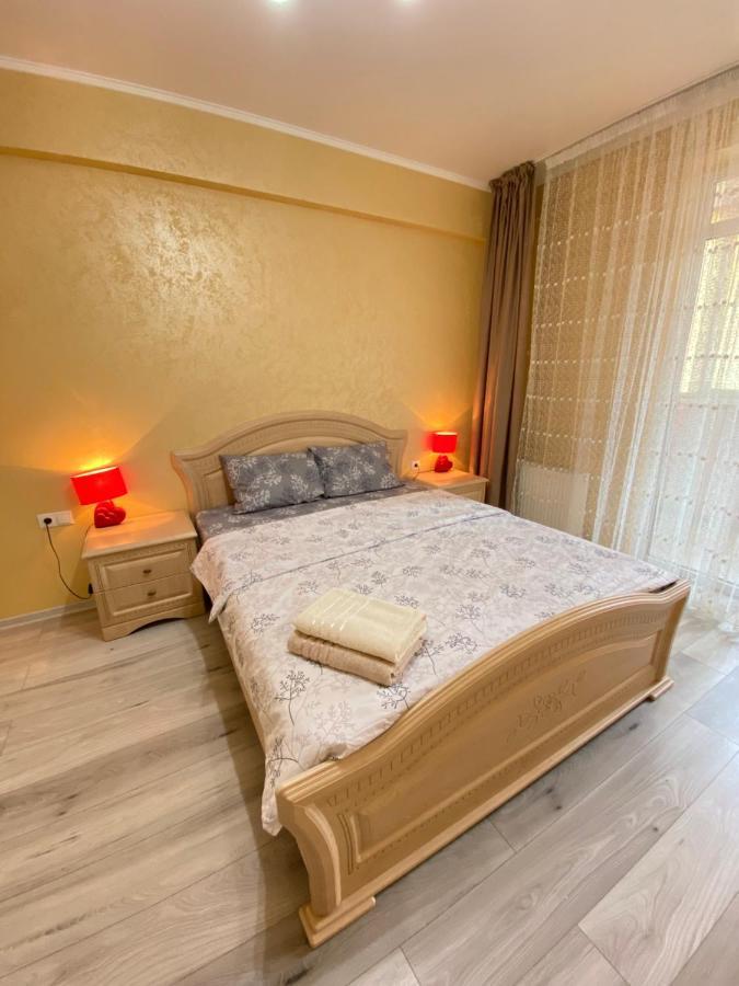 Two Bedroom Large Apartment In Chişinau Exteriör bild