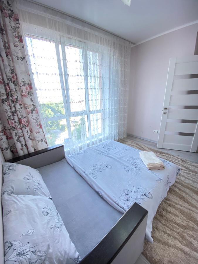 Two Bedroom Large Apartment In Chişinau Exteriör bild