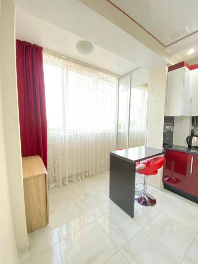 Two Bedroom Large Apartment In Chişinau Exteriör bild