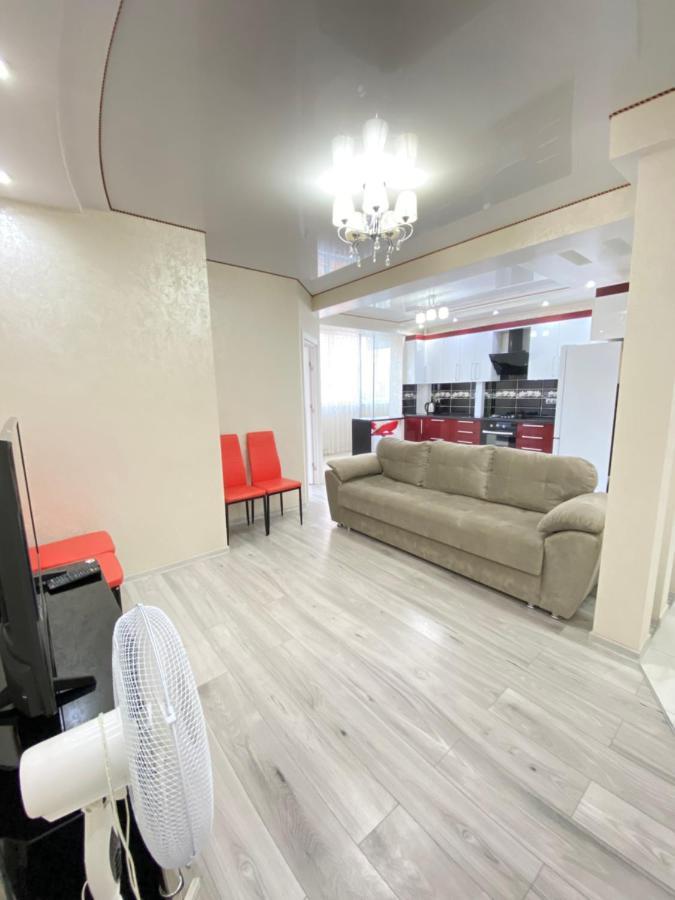 Two Bedroom Large Apartment In Chişinau Exteriör bild