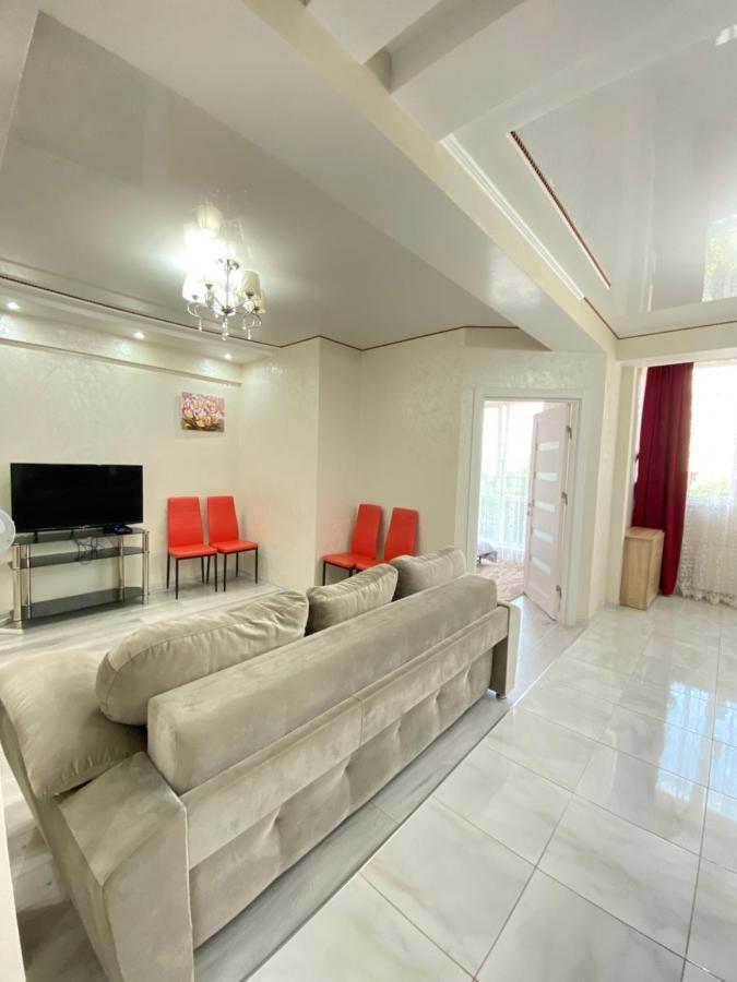 Two Bedroom Large Apartment In Chişinau Exteriör bild