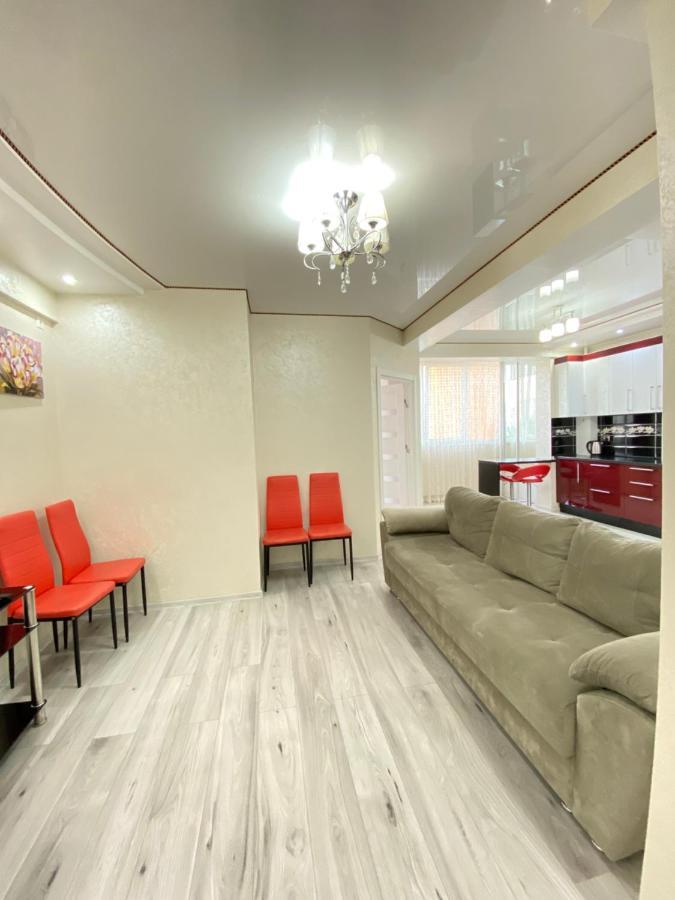 Two Bedroom Large Apartment In Chişinau Exteriör bild