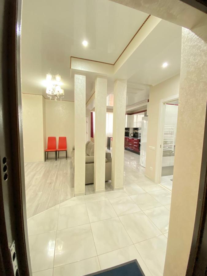 Two Bedroom Large Apartment In Chişinau Exteriör bild