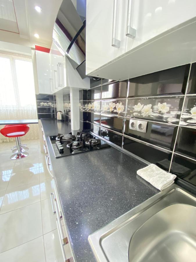 Two Bedroom Large Apartment In Chişinau Exteriör bild