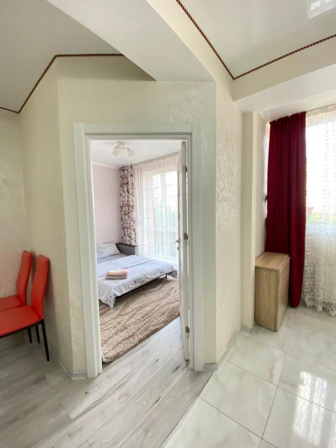 Two Bedroom Large Apartment In Chişinau Exteriör bild