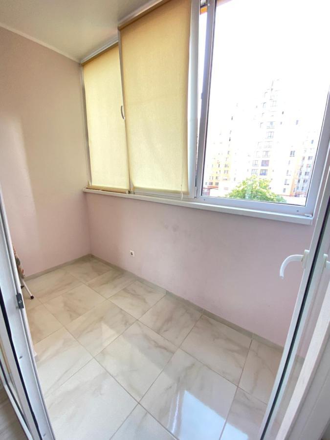 Two Bedroom Large Apartment In Chişinau Exteriör bild