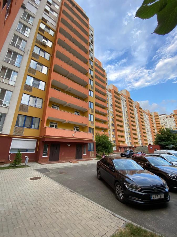 Two Bedroom Large Apartment In Chişinau Exteriör bild