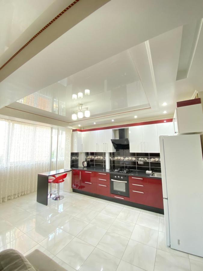 Two Bedroom Large Apartment In Chişinau Exteriör bild