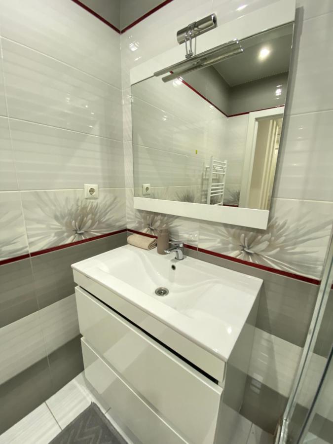 Two Bedroom Large Apartment In Chişinau Exteriör bild