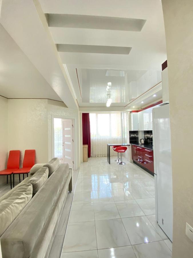 Two Bedroom Large Apartment In Chişinau Exteriör bild