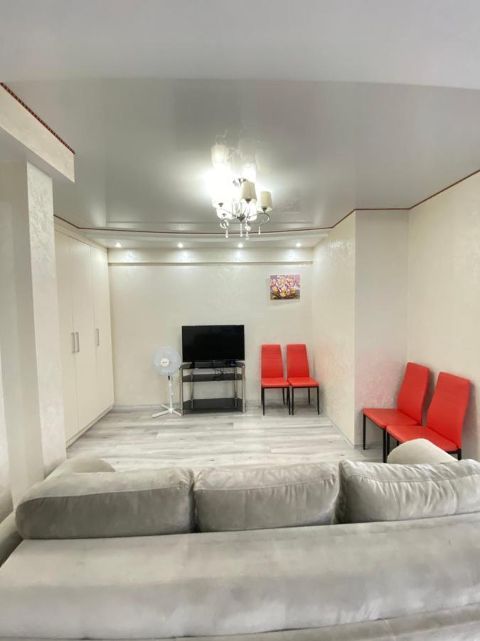 Two Bedroom Large Apartment In Chişinau Exteriör bild