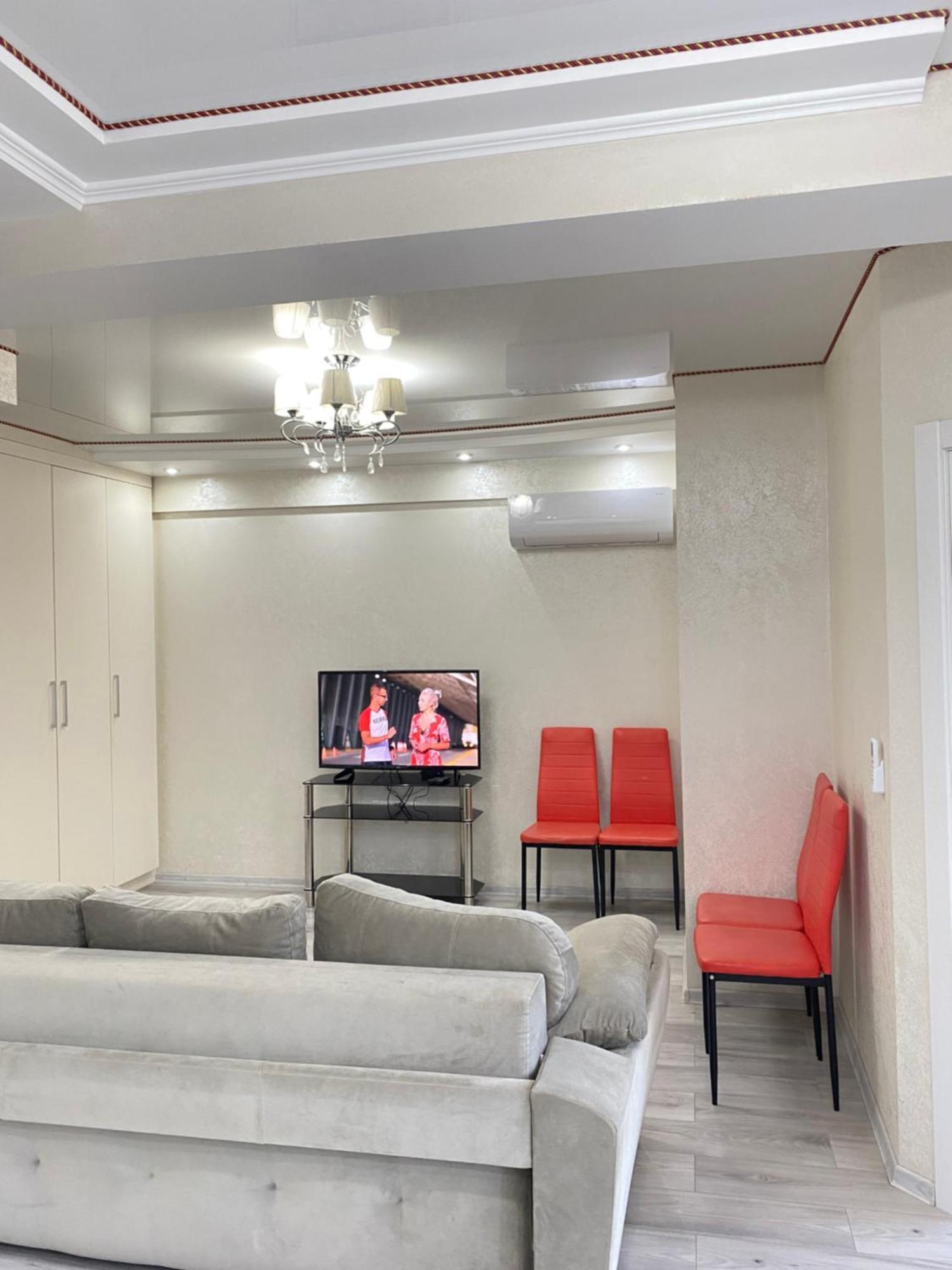 Two Bedroom Large Apartment In Chişinau Exteriör bild