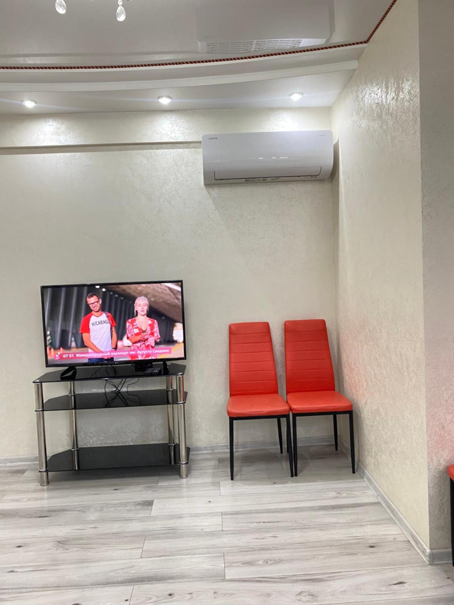 Two Bedroom Large Apartment In Chişinau Exteriör bild